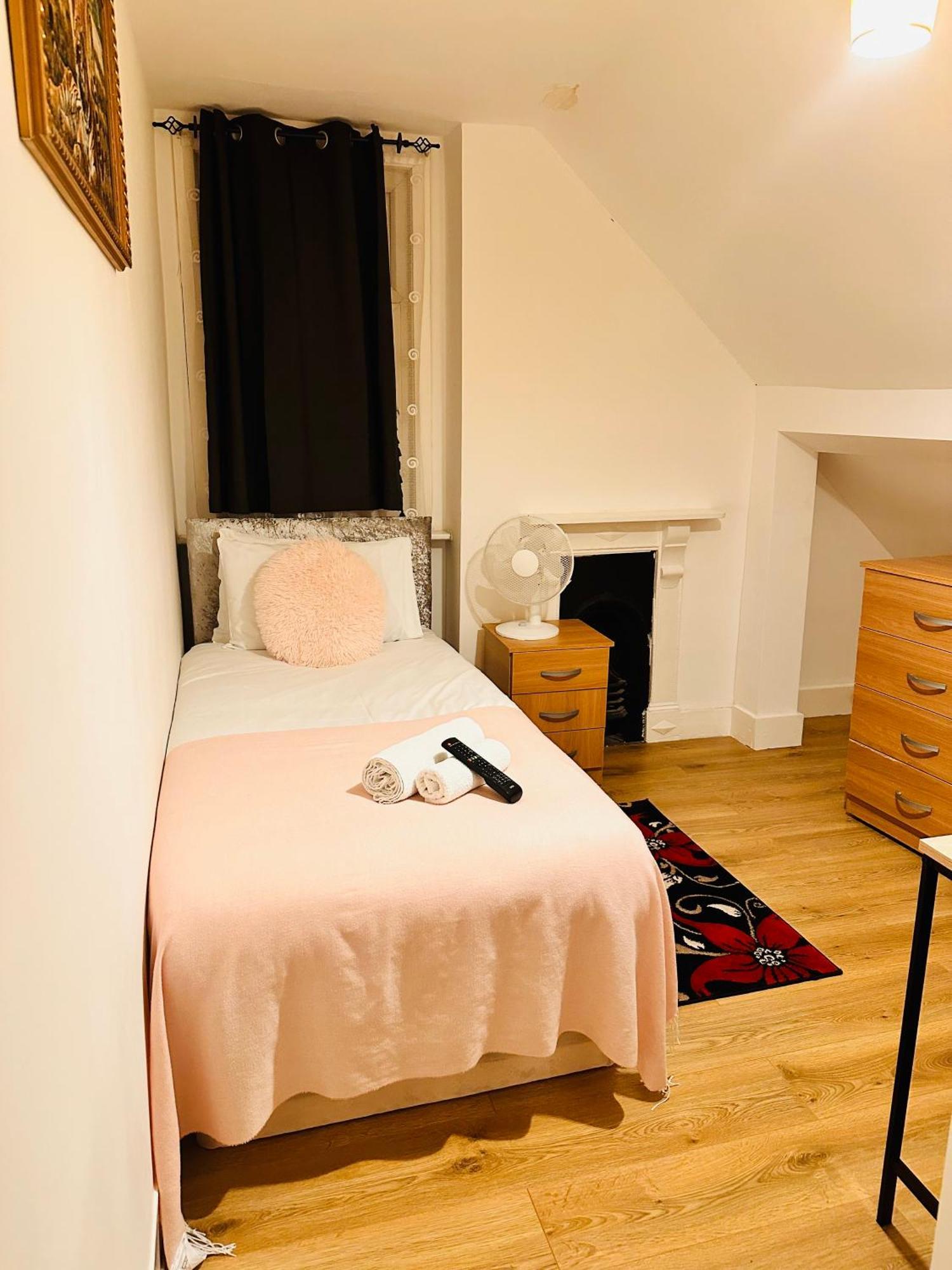 Victorian Woods Bnb Ilford Bagian luar foto